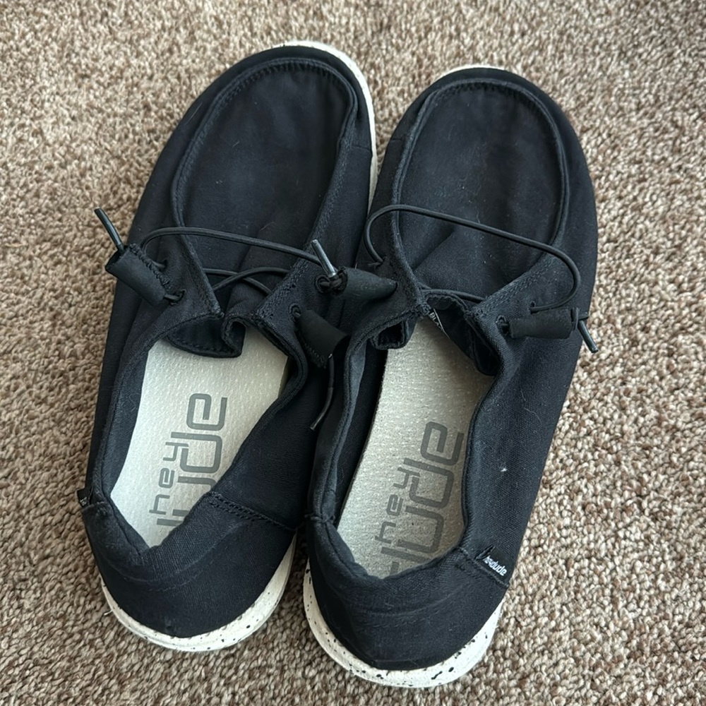 Hey Dude size 8 women’s black shoes